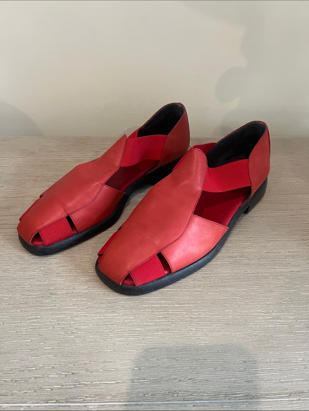 Women’s Aerosoles 4give slip on shoes sandals size 8 red leather